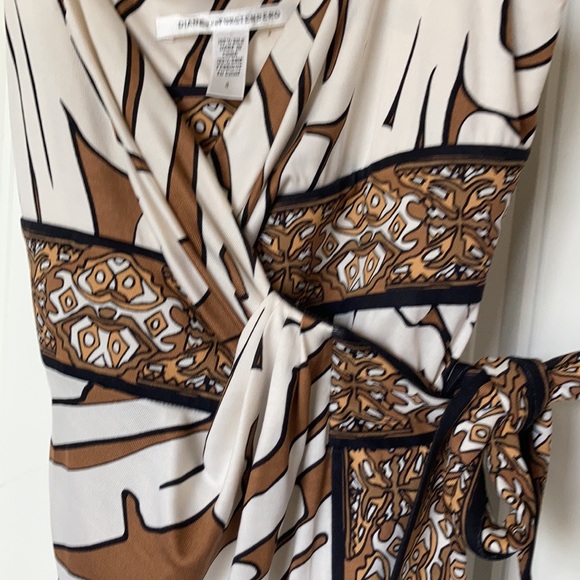 100% Silk Diane von Furstenberg Wrap Dress - Picture 3 of 6